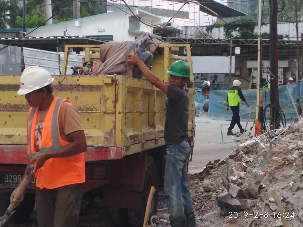 Tukang Angkut Puing Depok