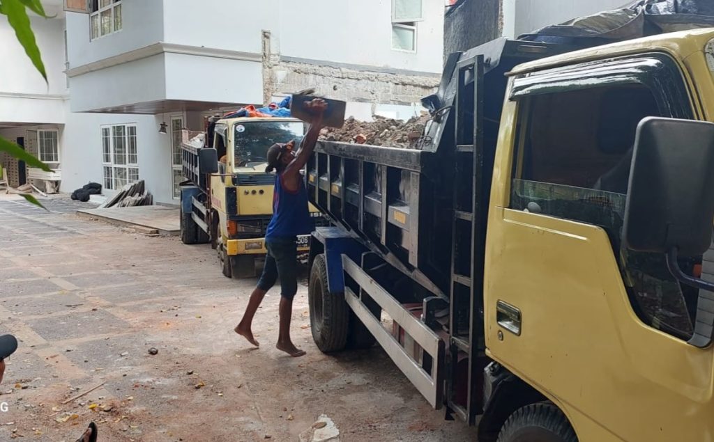 Jasa Buang dan Angkut Puing Jakarta Timur dan Selatan