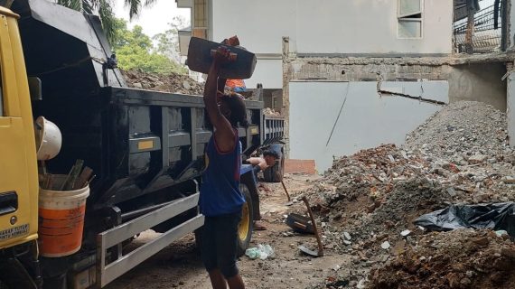 Buang Puing Jakarta Utara