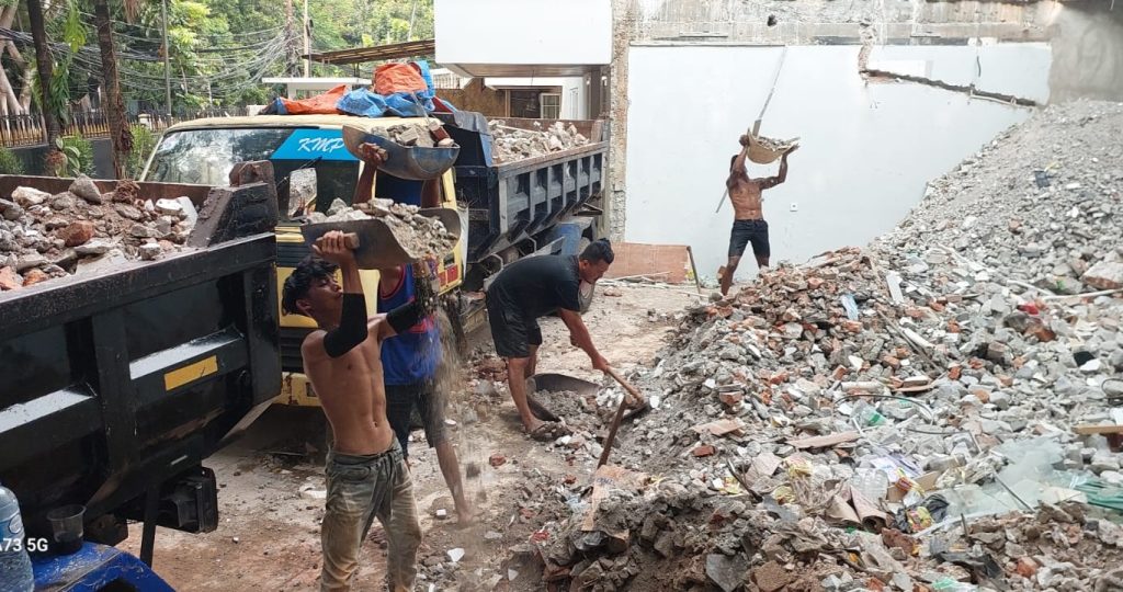 Harga Jasa Buang Puing Jakarta Timur