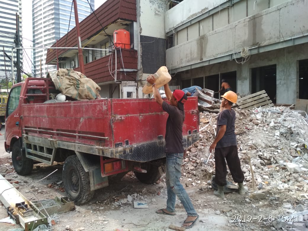 jasa buang puing malam hari di Jakarta untuk gedung
